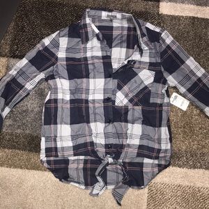cute plaid button up. brand new with tags 😍